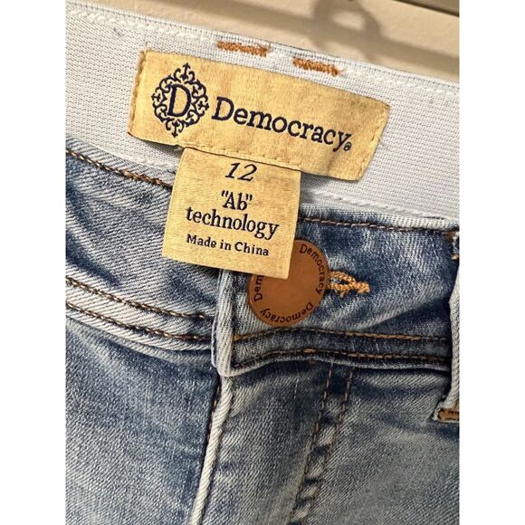 Democracy "Ab" Technology flare jeans in a light wash with raw hem. Size 12. - Picture 3 of 7